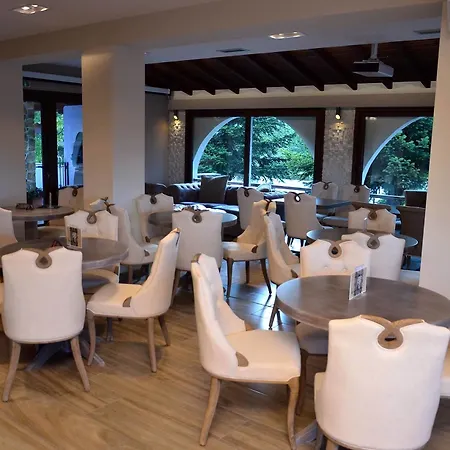 Otel Konaki Arnaía